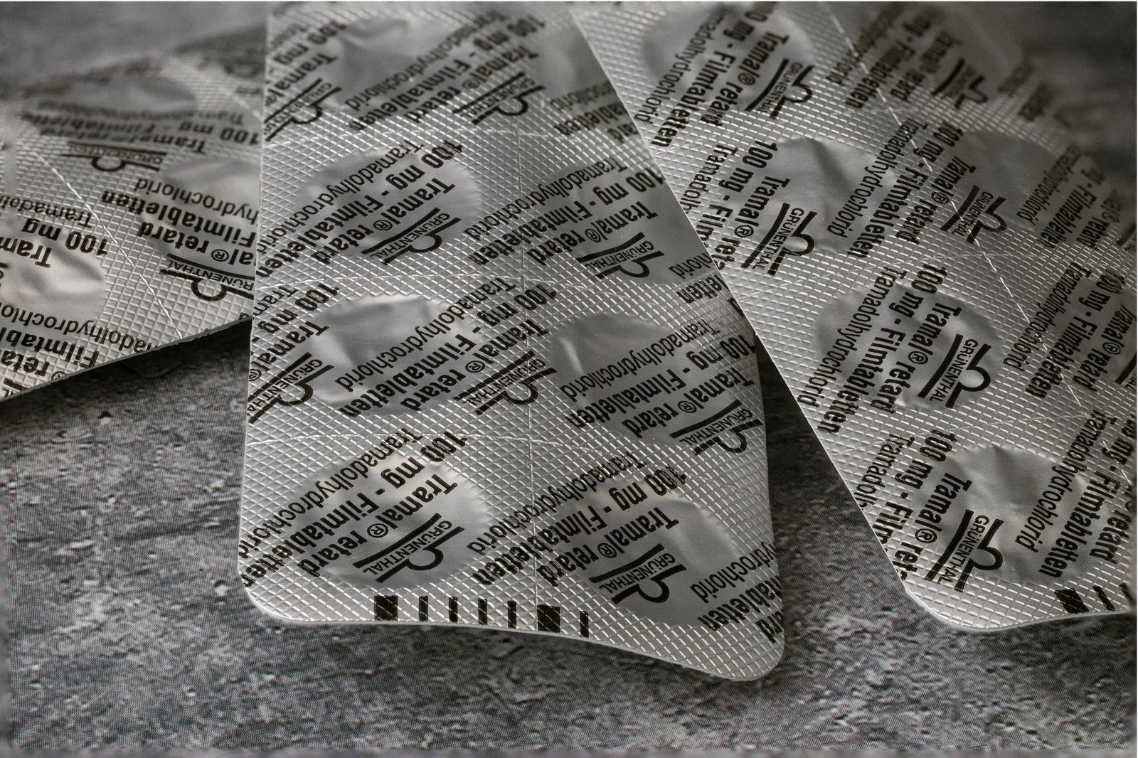 Tramadol vs Hydrocodone: Pain Relief Showdown