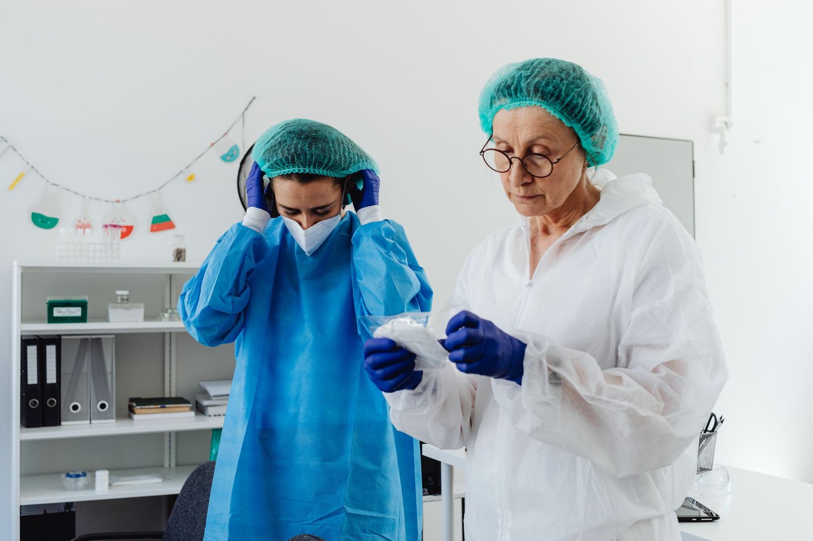 what sequence of events leads to an infection occurring within healthcare settings